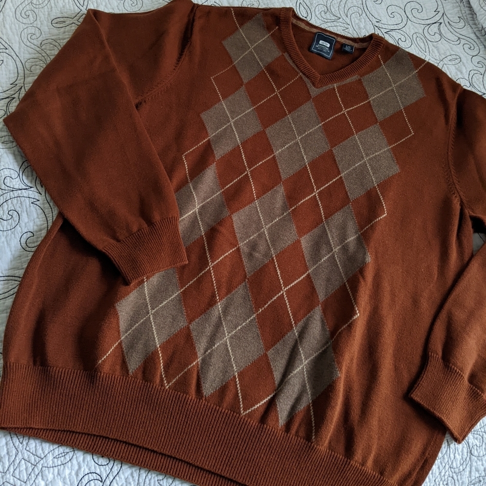 Arrow Argyle V-neck Sweater